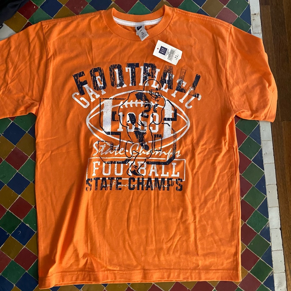 NWT Gap graphic tee